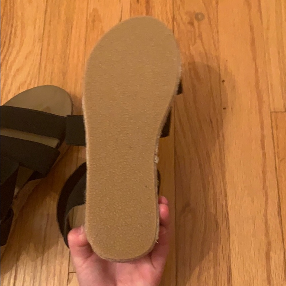 Plate form Kammi sandals🖤 - Picture 3 of 3